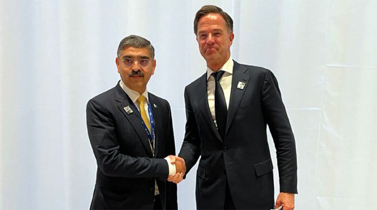 anwarulhaqwithdutchpm