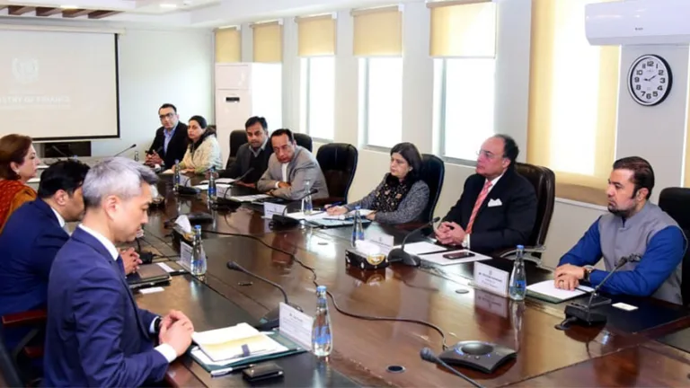 Aurangzeb vows to foster conducive investment climate