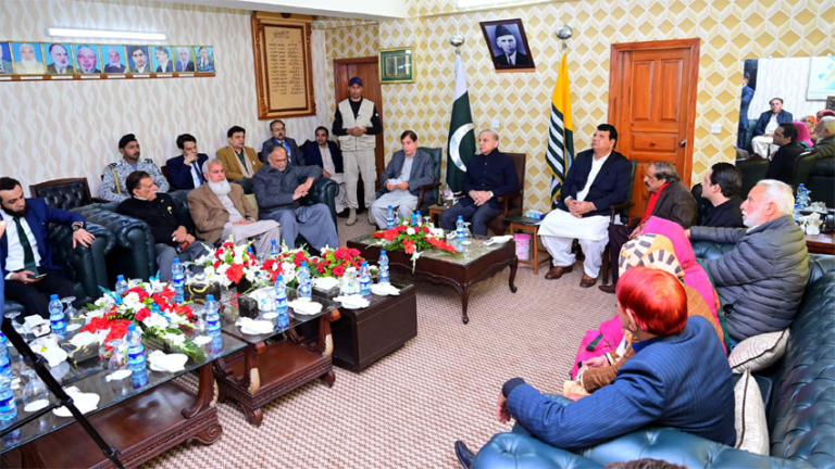 PM assures Govt’s full cooperation in efforts for welfare of Kashmiris