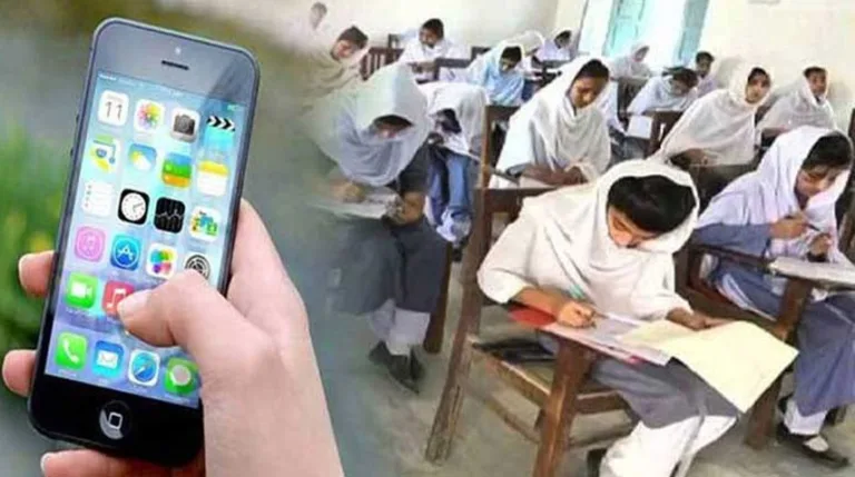 Punjab Govt bans mobile phones in college classrooms