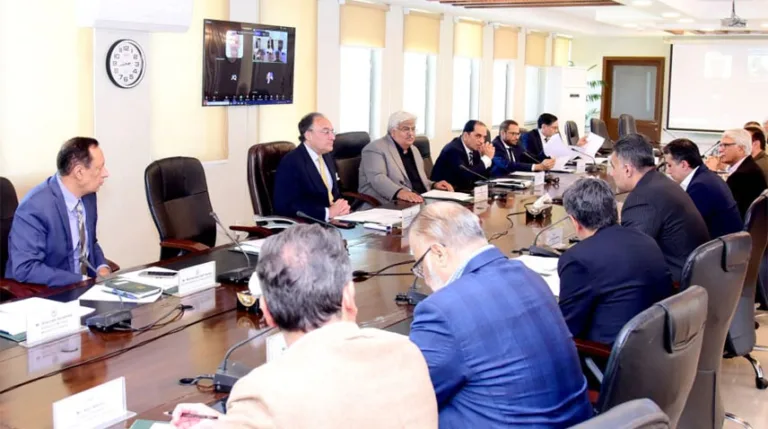 ‘Govt committed to addressing concerns of textile industry’