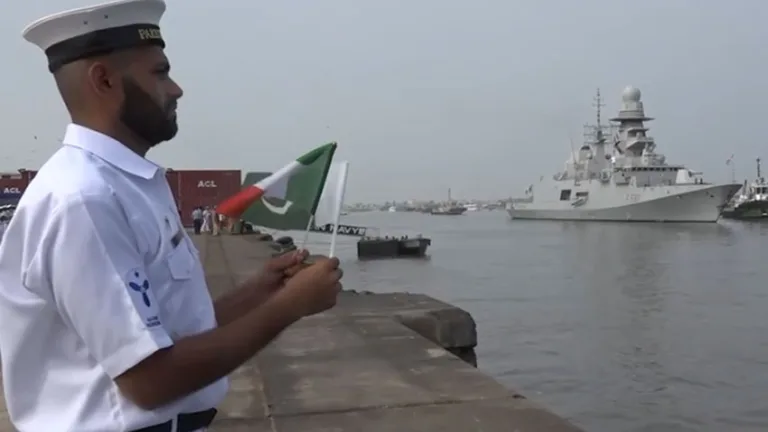 Italian warship arrives in Karachi to strengthen naval ties with Pakistan