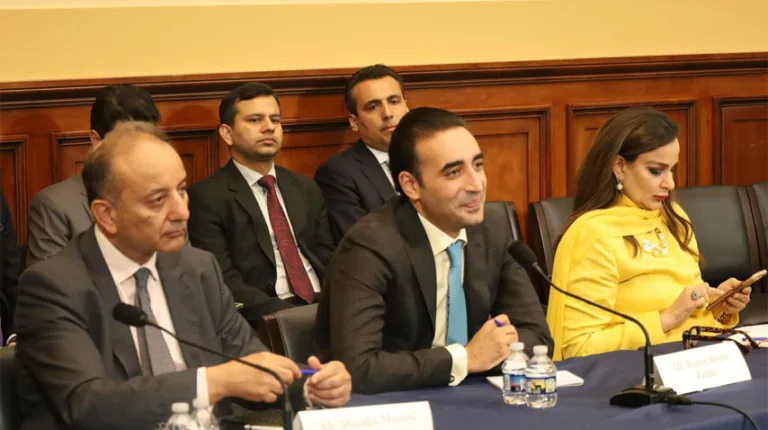 Pakistan's high-level multi party delegation arrives in London