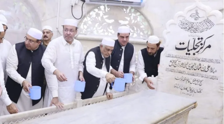 DPM performs annual ghusal of Hazrat Data Ganj Bakhsh’s shrine