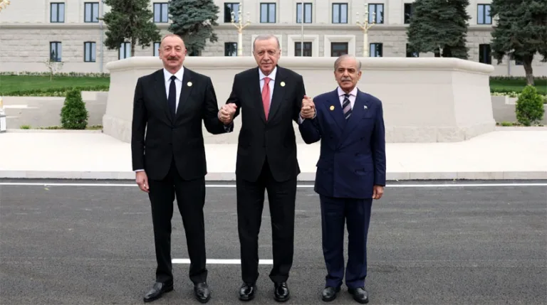 Shehbaz, Erdogan & Aliyev engage in cordial conversation