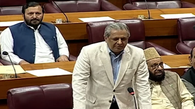 Azam invites opposition to come to dialogue table