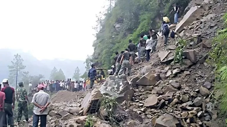 Eight volunteer workers die in Gilgit due to landslide