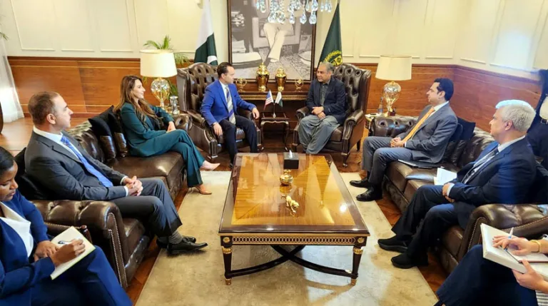 Mohsin commends President Trump's efforts for peace