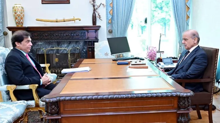 Shehbaz Sharif, Hanif Abbasi discuss matters related to Pakistan Railways