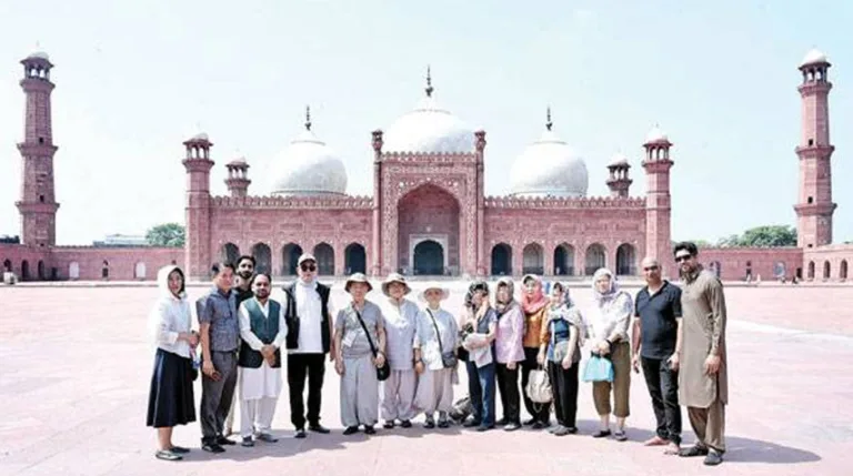 Delegation of Buddhist monks visit Badshahi Mosque
