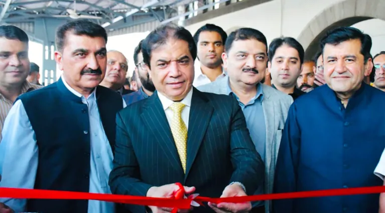 Hanif Abbasi inaugurates new rake of Railcar in Rawalpindi