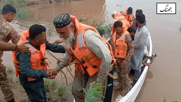Pakistan Army continuing rescue operation in Jhang, Chiniot