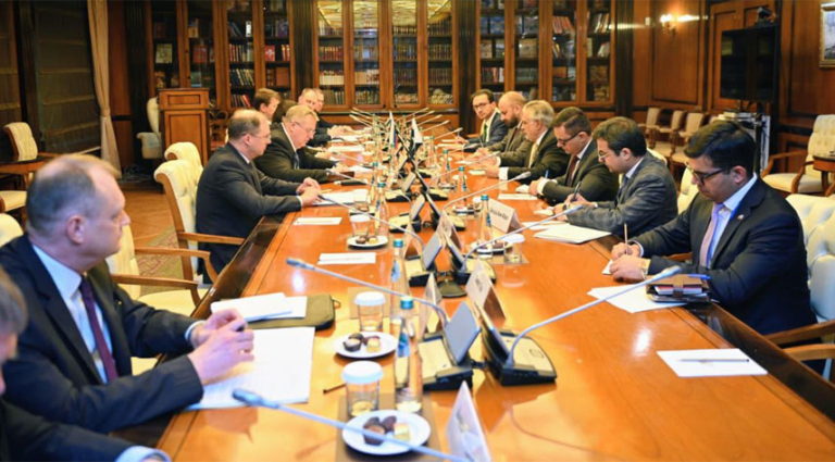 Pakistan, Russia vow to enhance ties at various fora