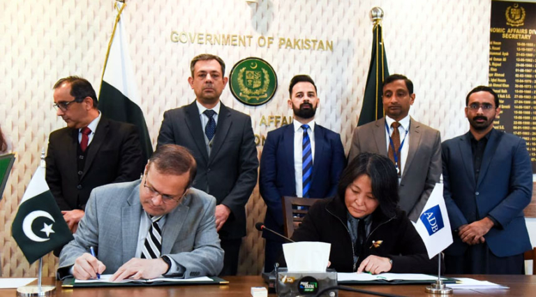 Pakistan, ADB sign two agreements