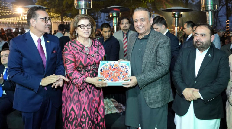 Pakistan, Tajikistan