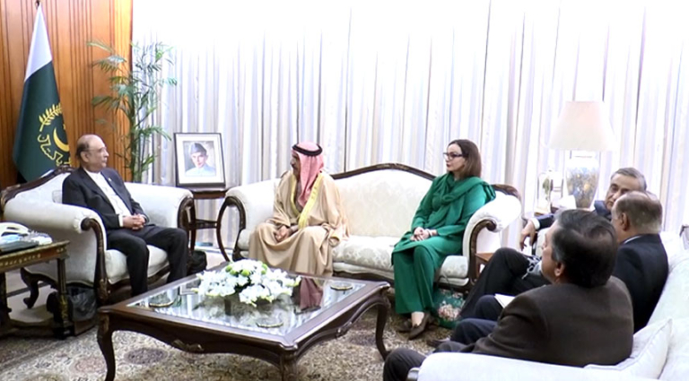 President invites Bahraini investors to explore key sectors