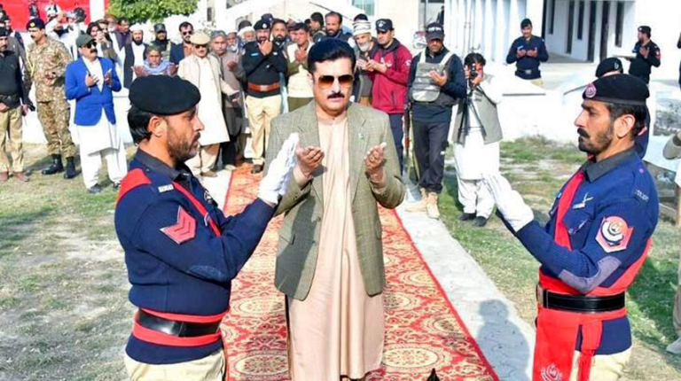 KP Governor visits Tank to pay tribute to police martyrs