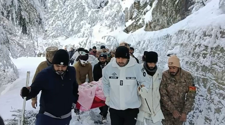 Pakistan Army evacuates female patient from Leepa Valley