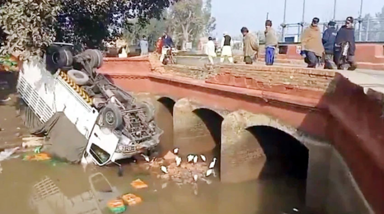 Two traffic accidents in Sargodha, Ormara claim 24 lives