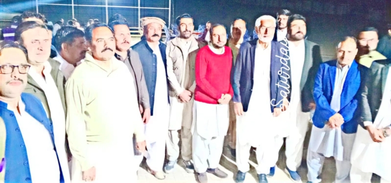 Grand Farewell Ceremony Held in Noor Pur Thal in Honor of Retired Police Officer Malik Mehboob Ali Karlo