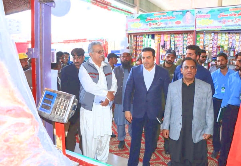 Mianwali Commissioner Visits Ramadan Sahulat Bazaar and Nigehban Iftar Dastarkhwan