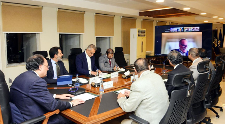 16744673971774888352