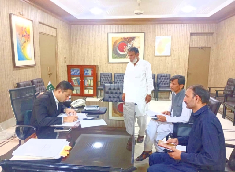 Deputy Commissioner Khushab Listens to Public Complaints Under Chief Minister’s Open Door Policy
