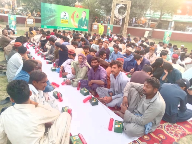 Deputy Commissioner Khushab Visits Nigahban Ramzan “Maryam Nawaz Mehman Dastarkhwan”, Reviews Arrangements