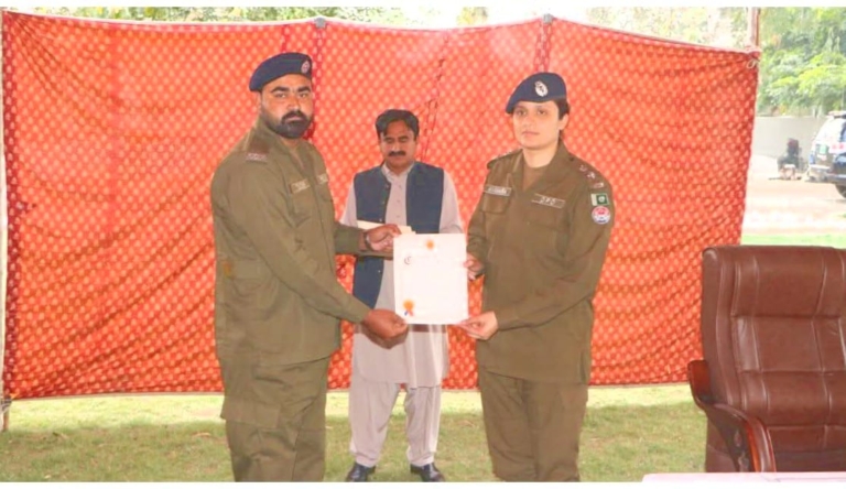 Outstanding Police Officials Honored with Appreciation Certificates in Khushab
