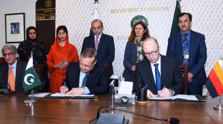 Pakistan, KfW sign agreement to promote renewable energy