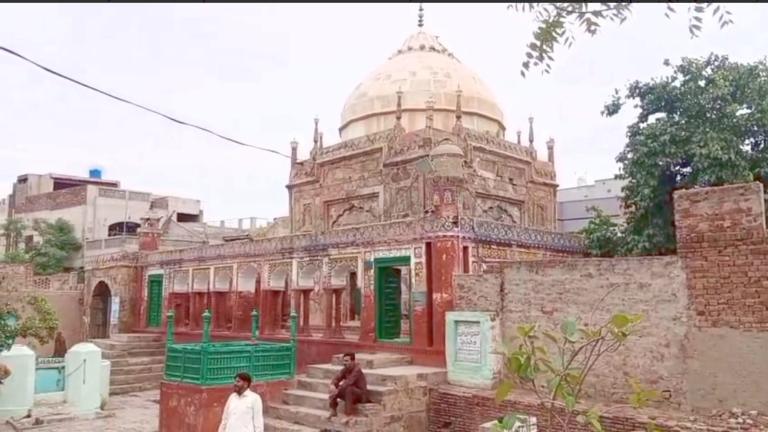 Shah Boran’s Shrine - A 400-Year-Old Spiritual Landmark in Chiniot