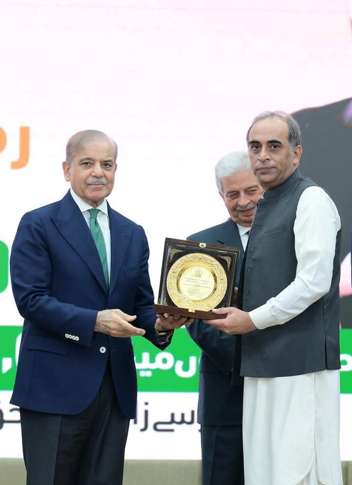 Prime Minister Awards Souvenir to Senior Information Officer Mubashir Hassan for Outstanding Performance
