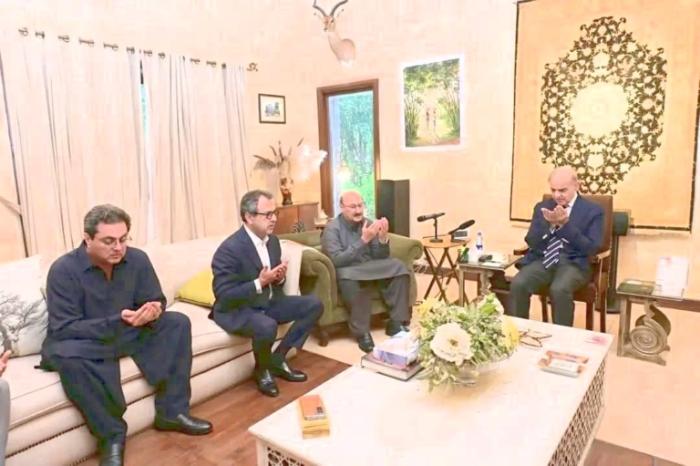 Prime Minister Expresses condolences on the passing of Nawab Malik Waheed Khan's wife