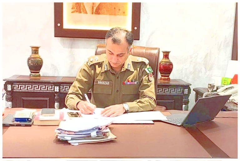 RPO Sargodha Holds Open Court, Listens to Public Complaints