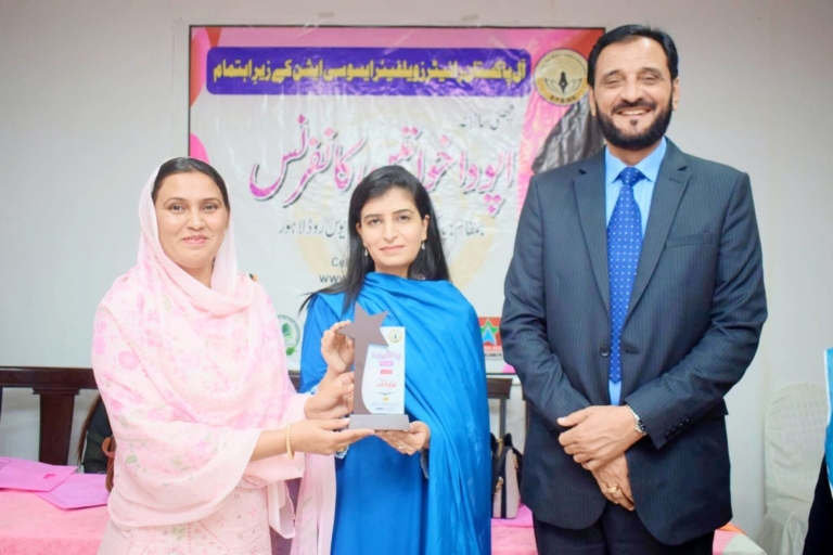 Renowned Writer Abida Nazar Honored with Excellence Performance Award